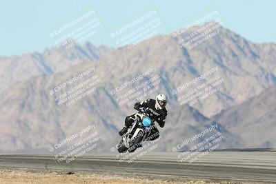 media/Dec-01-2025-Moto Forza (Mon) [[2daa91e15f]]/3-Beginner Group/Session 4 Turn 9/